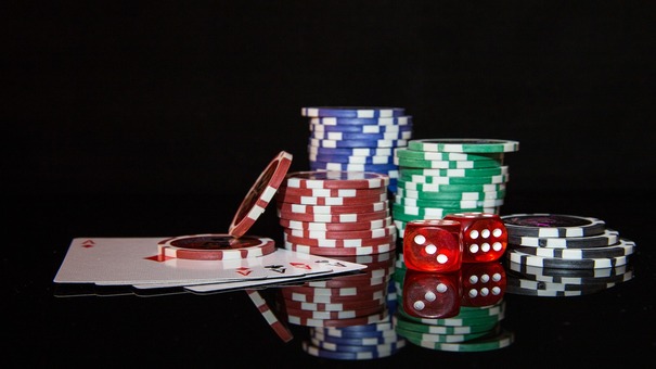 Bài rác trong Poker thực chất là lá bài mà người chơi không thể kết hợp nó cùng với bất kỳ quân bài nào khác. Hãy đến AT99 casino trực tuyến để biết thêm thông tin nhé .